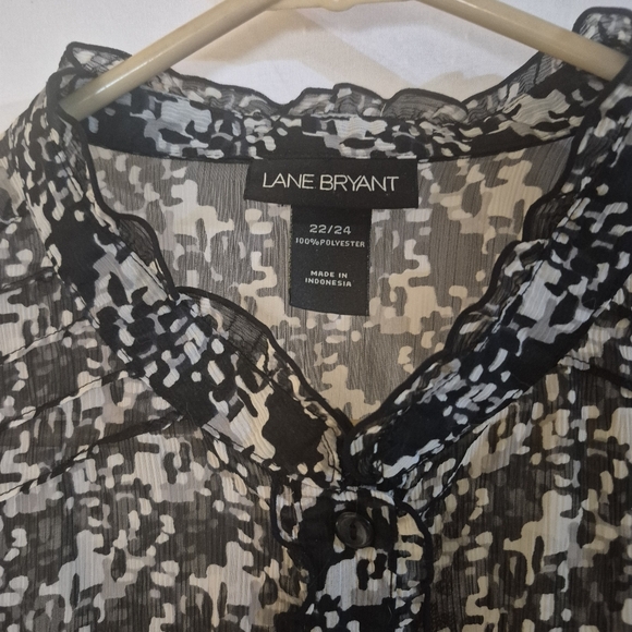 Lane Bryant Womens Top.   Box 26 - Picture 2 of 5